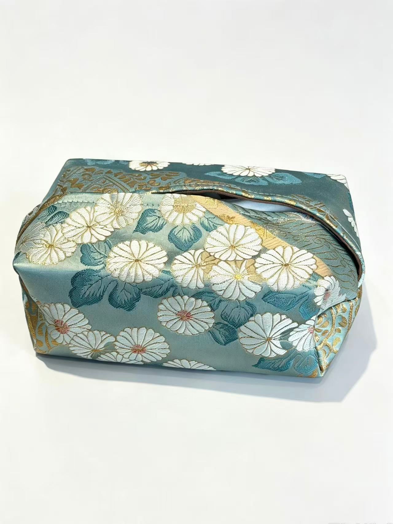 Vintage jacquard fabric tissue box cover