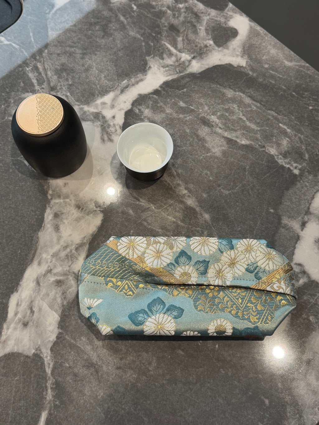 Vintage jacquard fabric tissue box cover