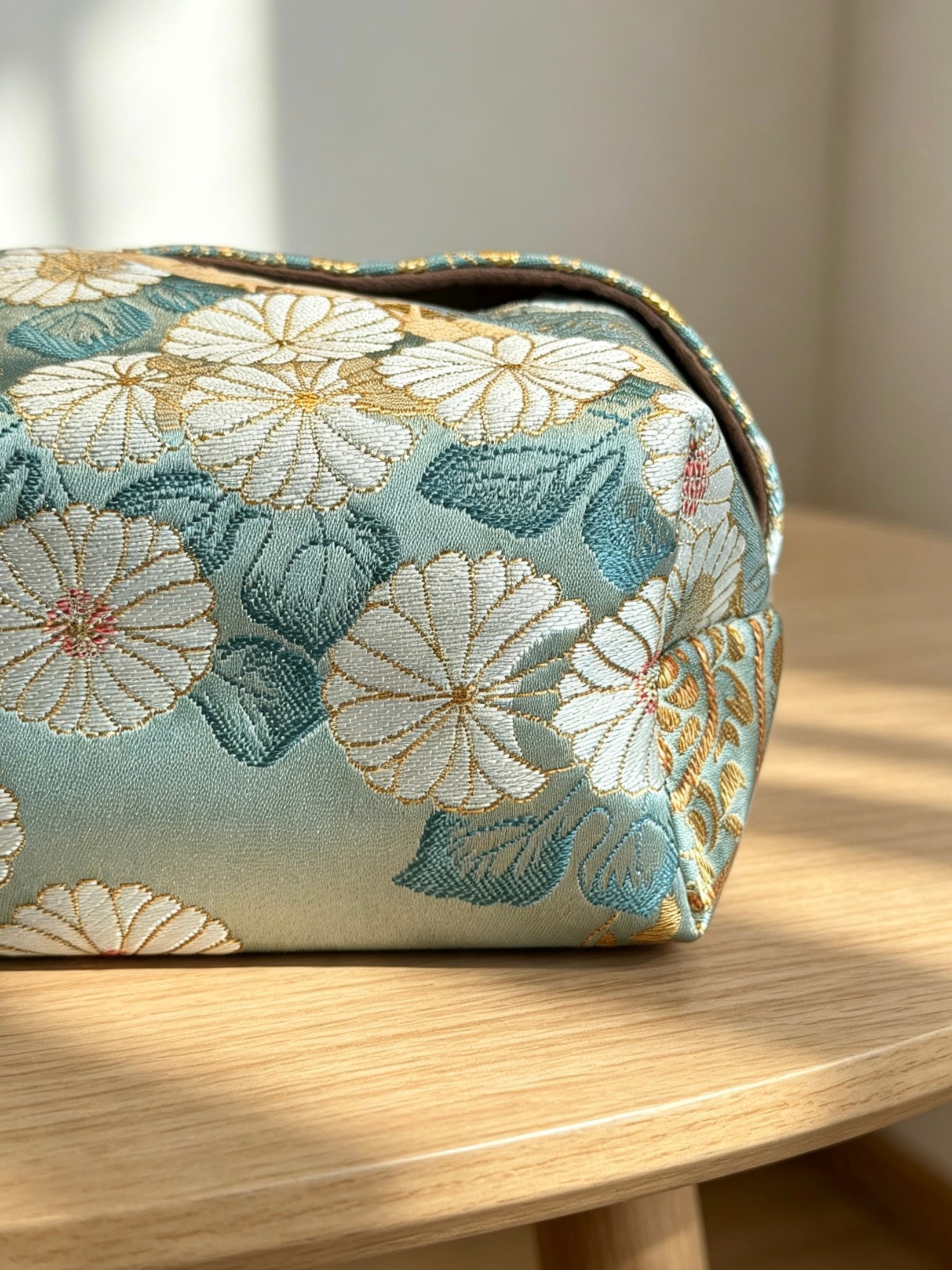 Vintage jacquard fabric tissue box cover
