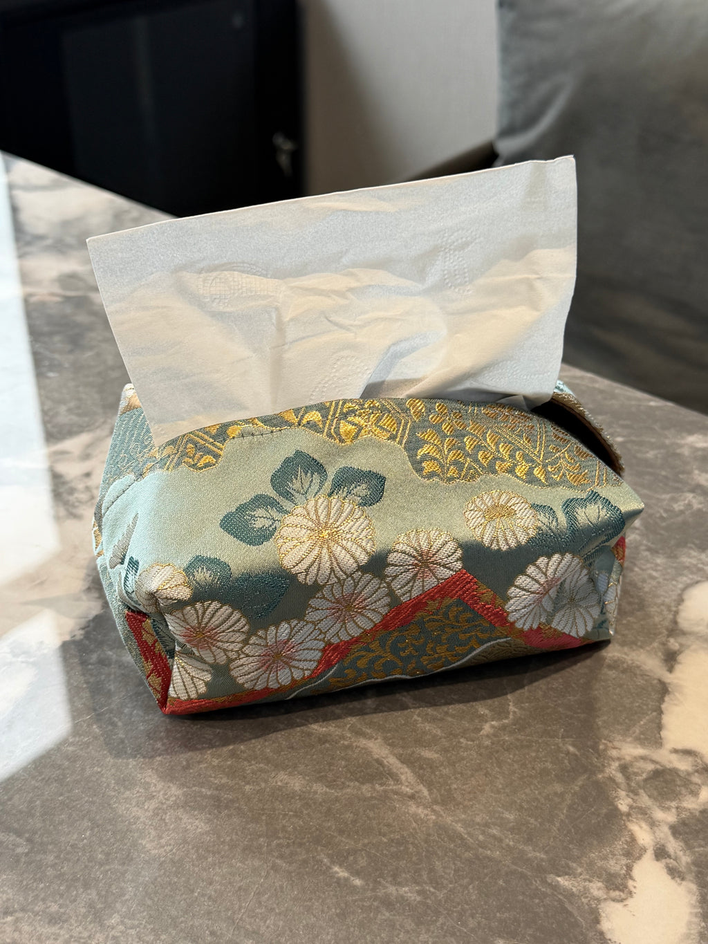 Vintage jacquard fabric tissue box cover