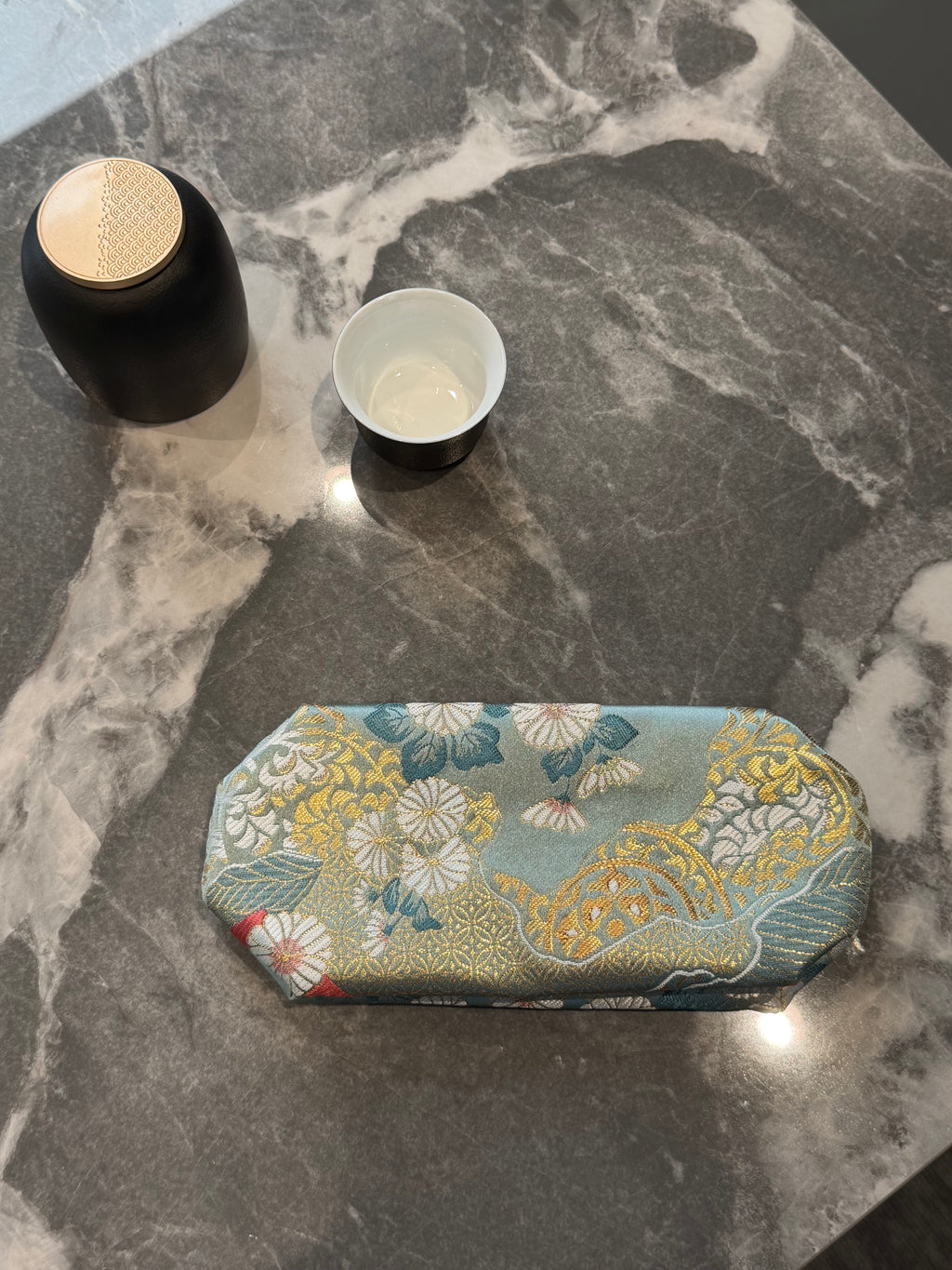 Vintage jacquard fabric tissue box cover